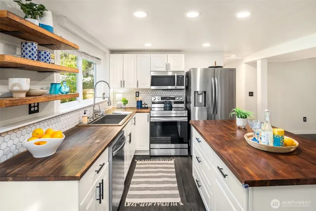 $829,000 | 20529 103rd Avenue Southeast, Kent, WA 98031