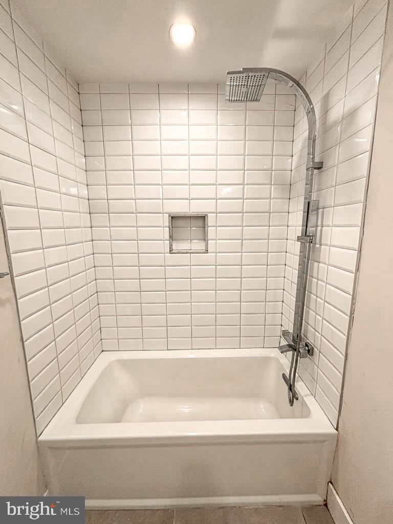 2527 Graduate Square Philadelphia, PA 19146 - Photo 20 of 31