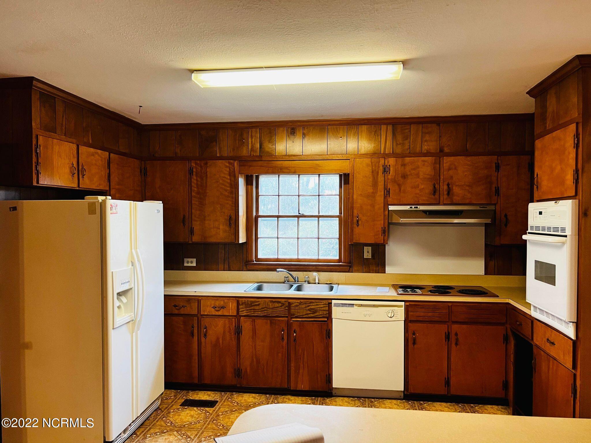 1051 Sandhill Road Rockingham, NC 28379 - Photo 11 of 14 275695000_346980220711880_87569992729081