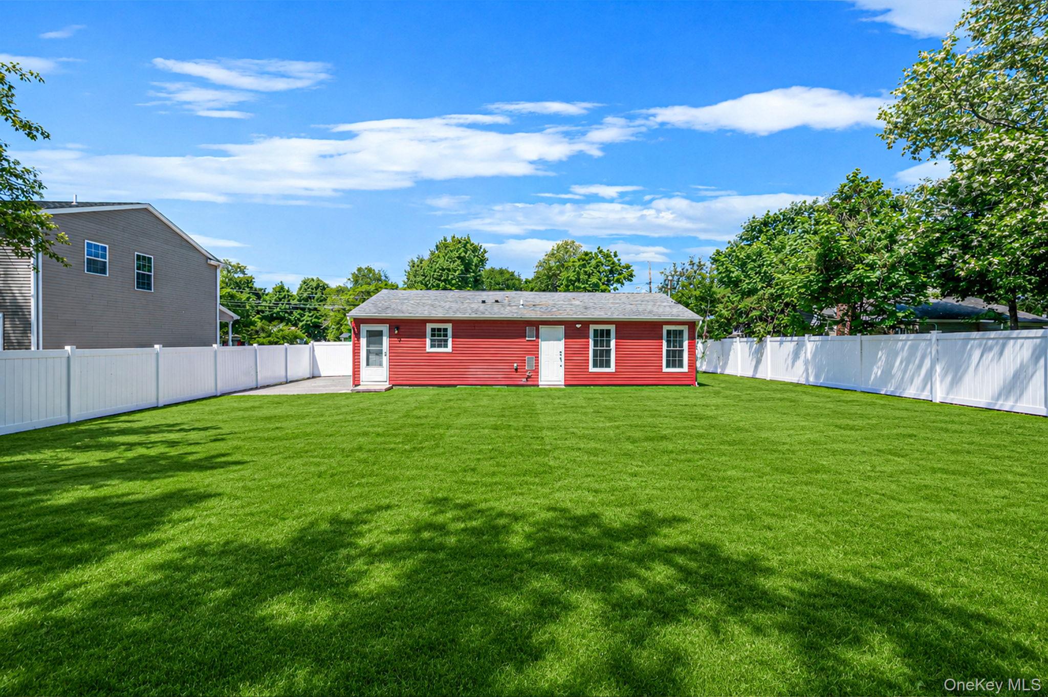655 Post Avenue Bellport, NY 11713 - Photo 20 of 20
