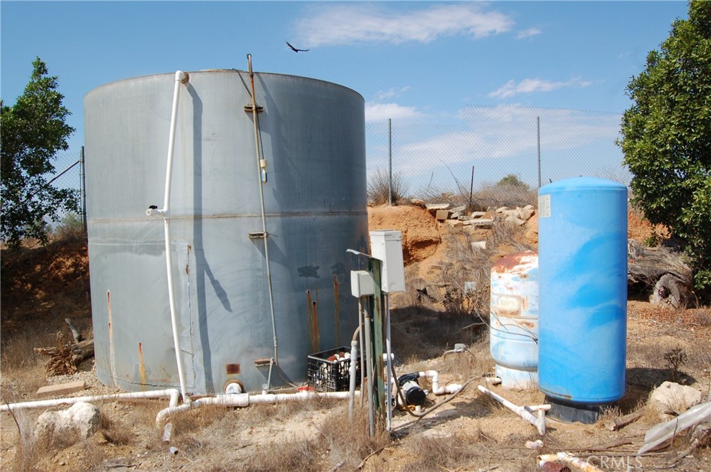 14350 Blackburn Road Riverside, CA 92503 - Photo 35 of 36 a refrigerator freezer sitting in a yard