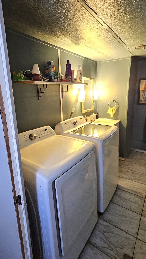 57 Curricle Road Wheeling, IL 60090 - Photo 10 of 22 a utility room with dryer and washer