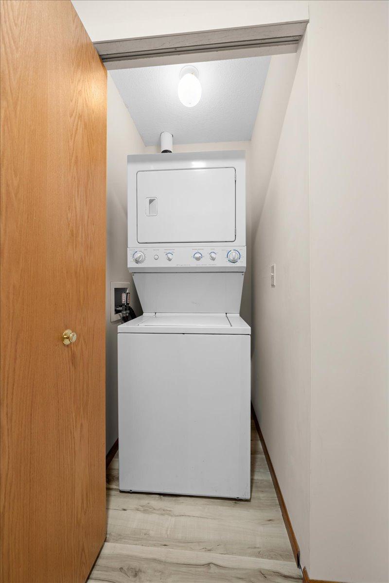 617 Grandview Way Hudson, WI 54016 - Photo 12 of 27 Gallery Image 12