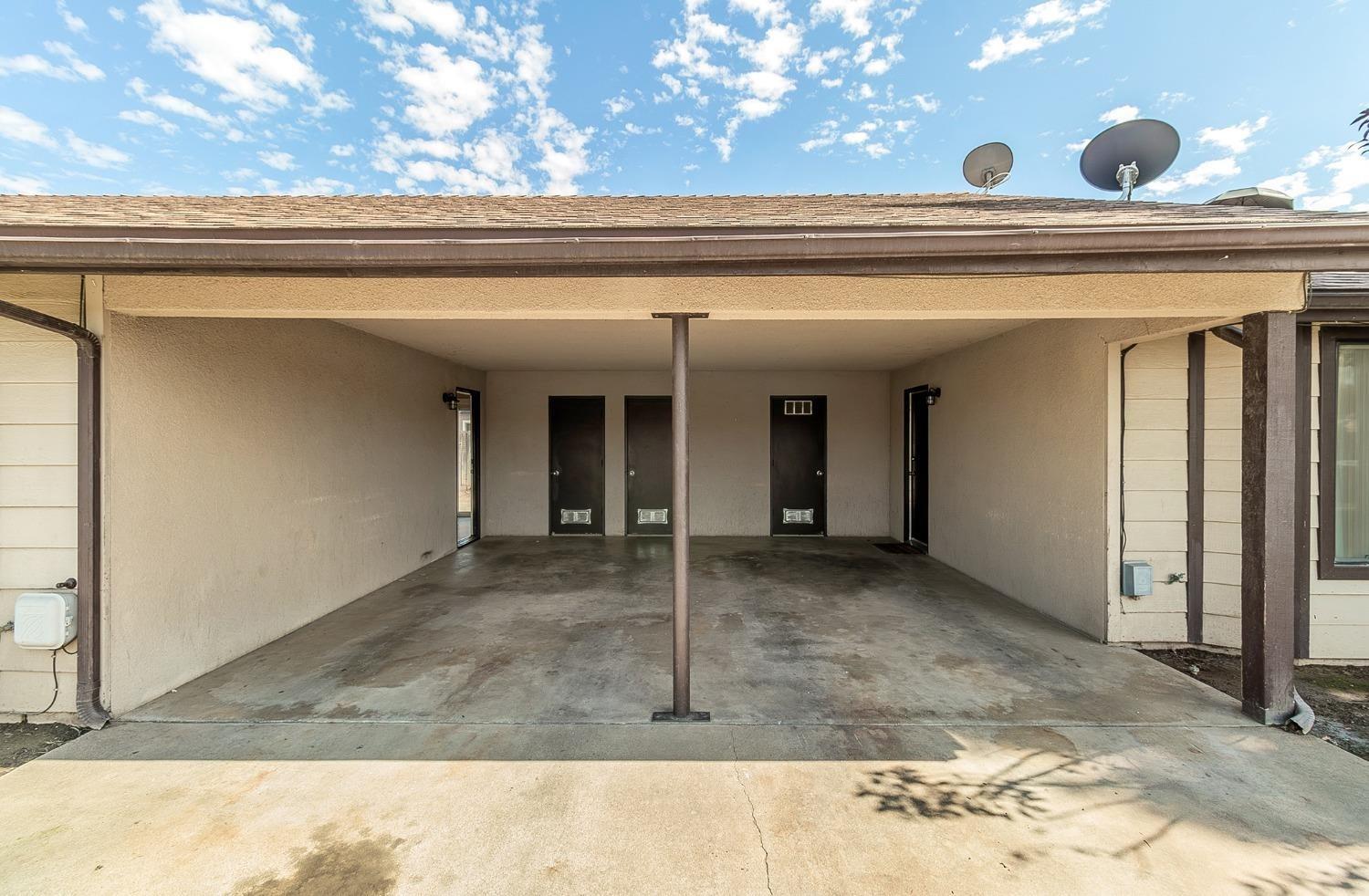 1306 13th Street Reedley, CA 93654 - Photo 13 of 14 a view of a living room