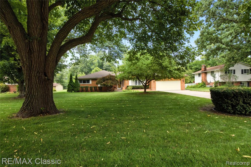 415 Booth Road Troy, MI 48085 - Photo 4 of 52