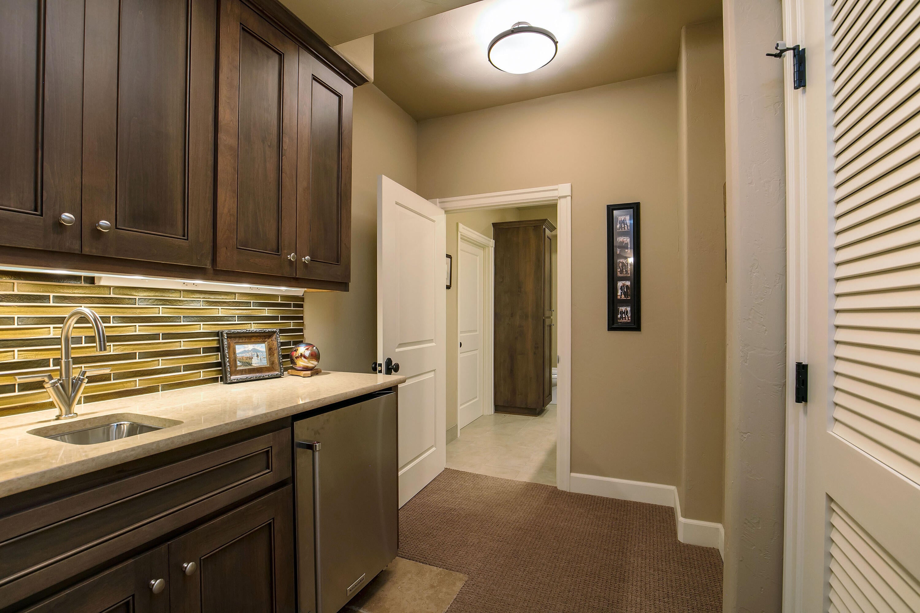69015 Hurtley Ranch Road Sisters, OR 97759 - Photo 39 of 88 Theatre Wet Bar69015 Hurtle y Ranch