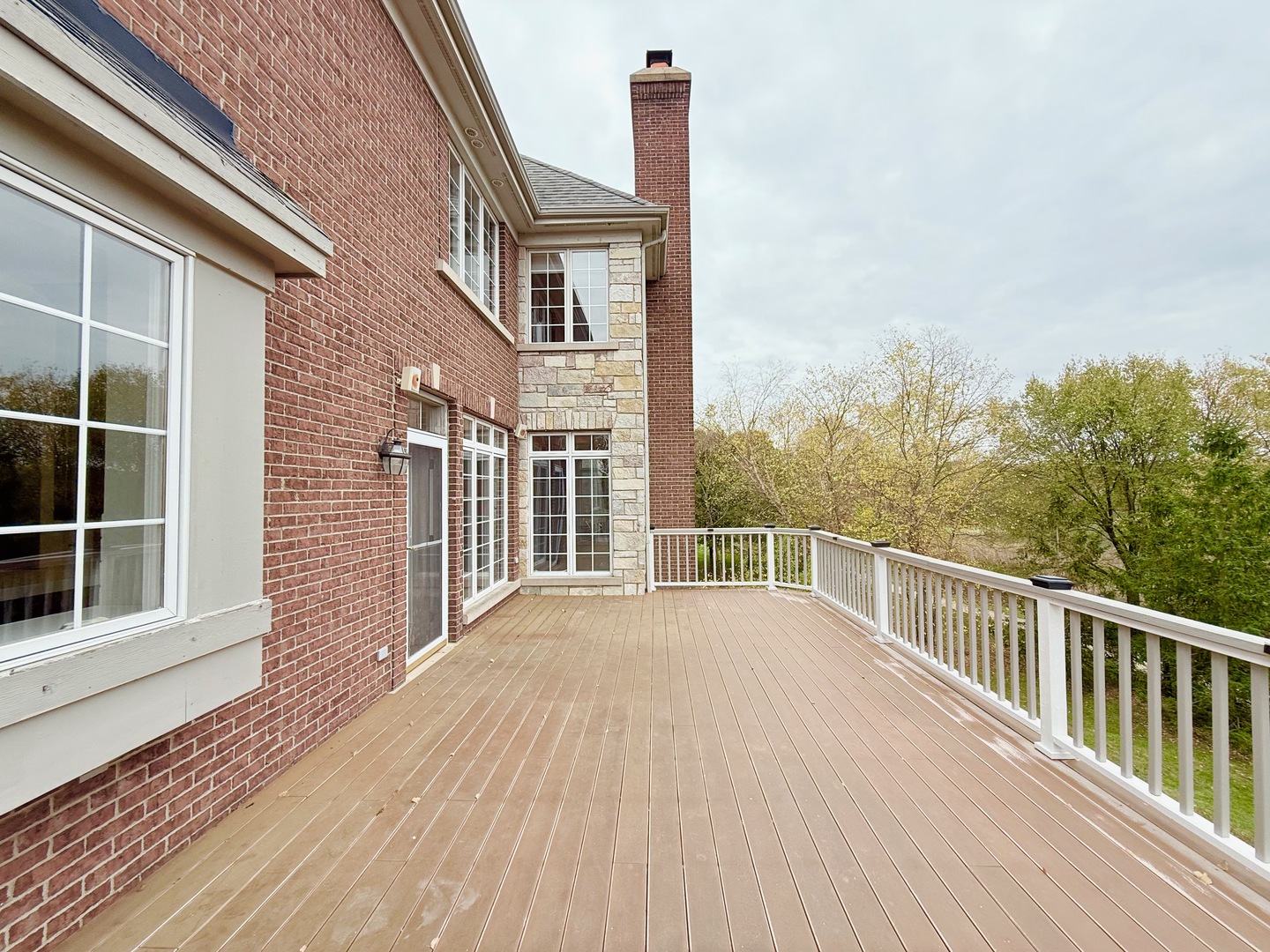 22206 North Prairie Lane Kildeer, IL 60047 - Photo 12 of 34 a view of a house with a roof deck