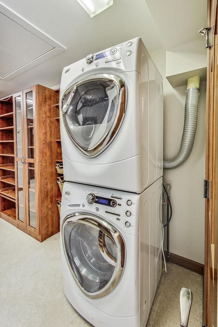 22206 North Prairie Lane Kildeer, IL 60047 - Photo 21 of 34 a utility room with dryer and washer