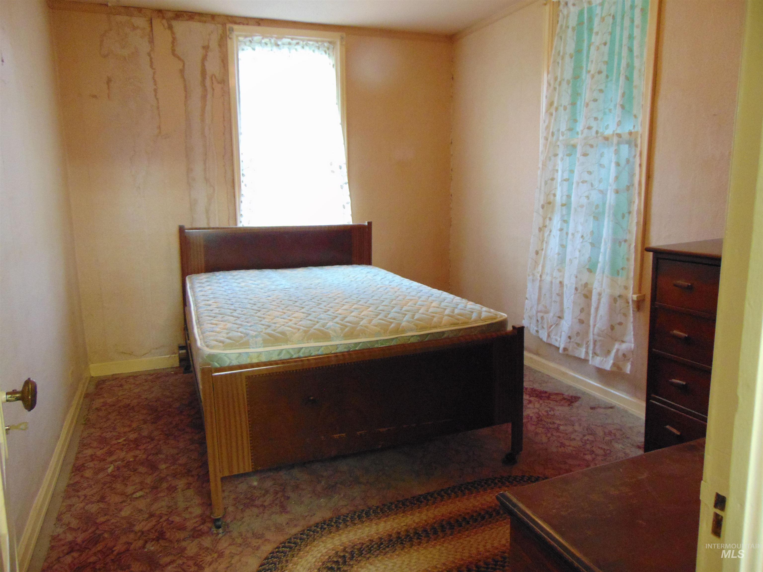 233 Glenn Street South Vale, OR 97918 - Photo 4 of 10 Carpeted bedroom with baseboards