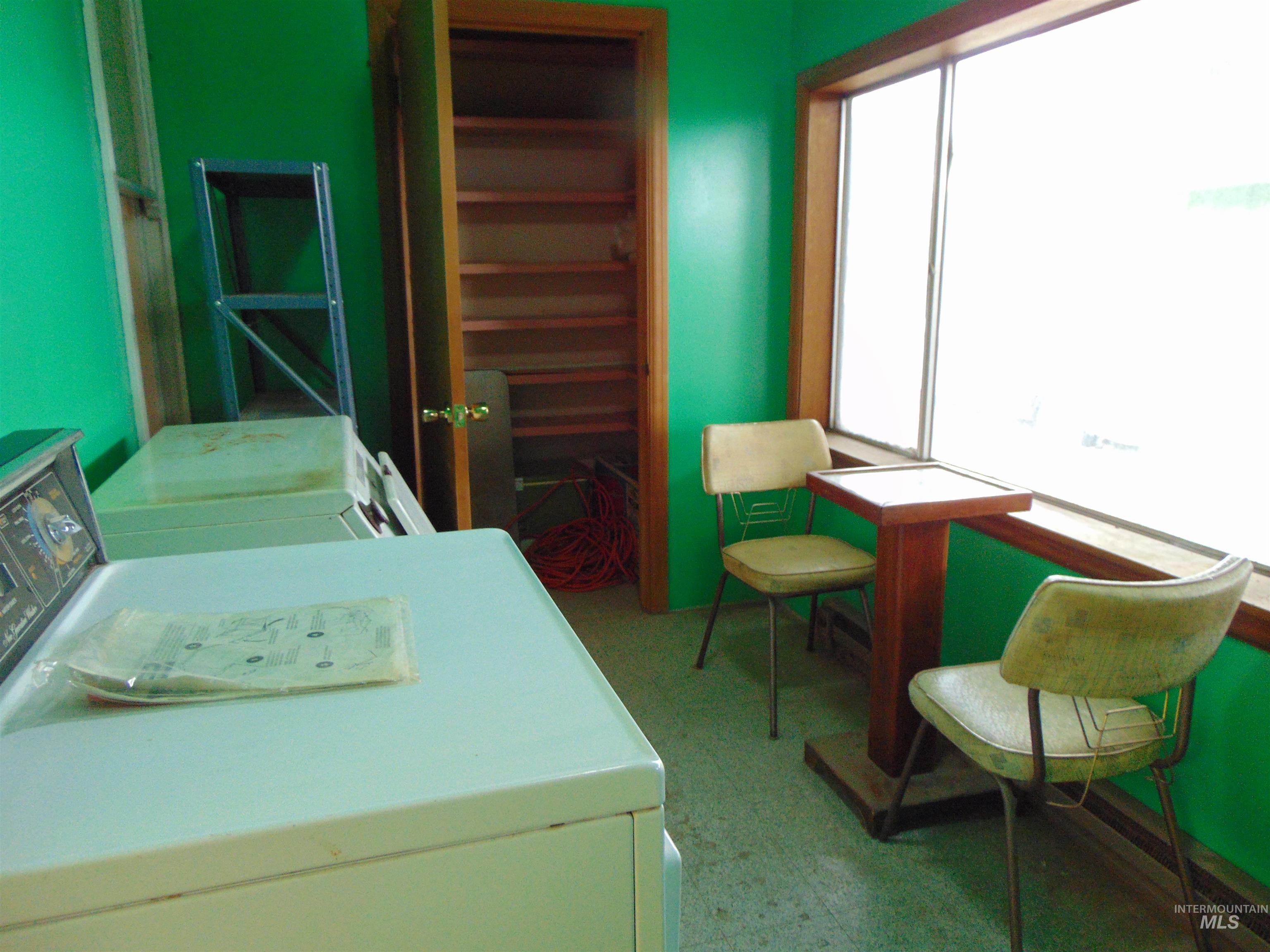 233 Glenn Street South Vale, OR 97918 - Photo 7 of 10 Laundry area with washer and clothes dryer