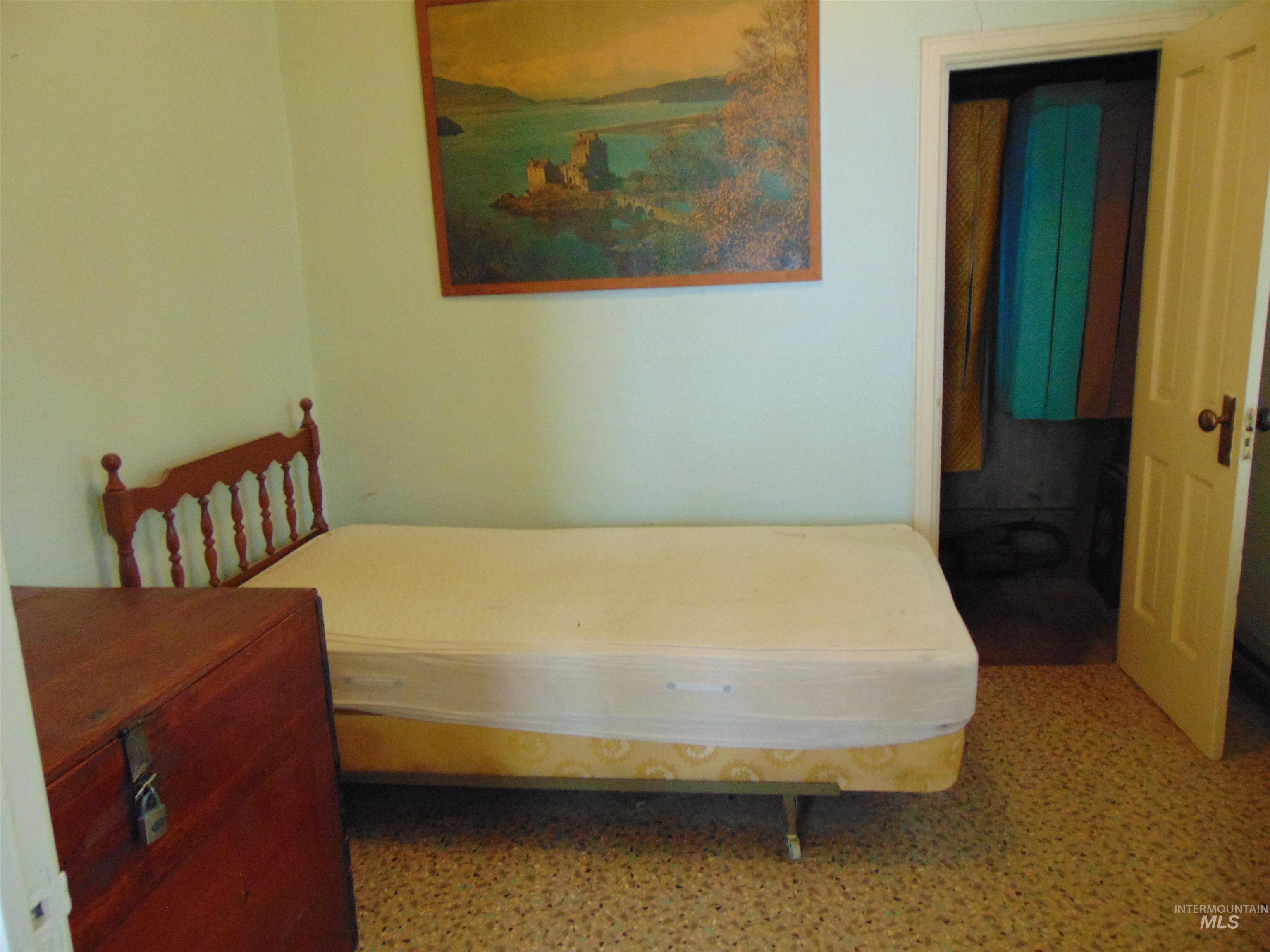 233 Glenn Street South Vale, OR 97918 - Photo 10 of 13 View of bedroom