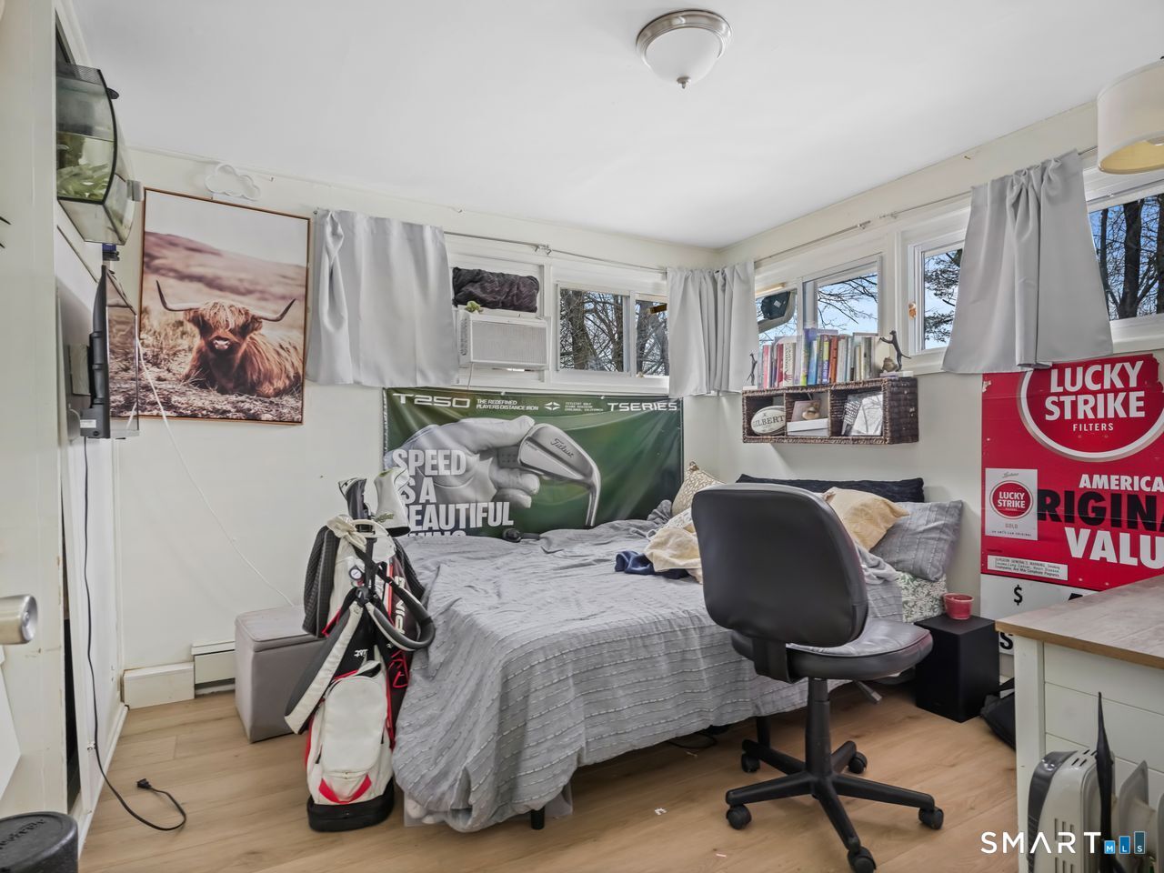 69 Seaver Circle Bridgeport, CT 06606 - Photo 19 of 29 a bedroom with a workspace