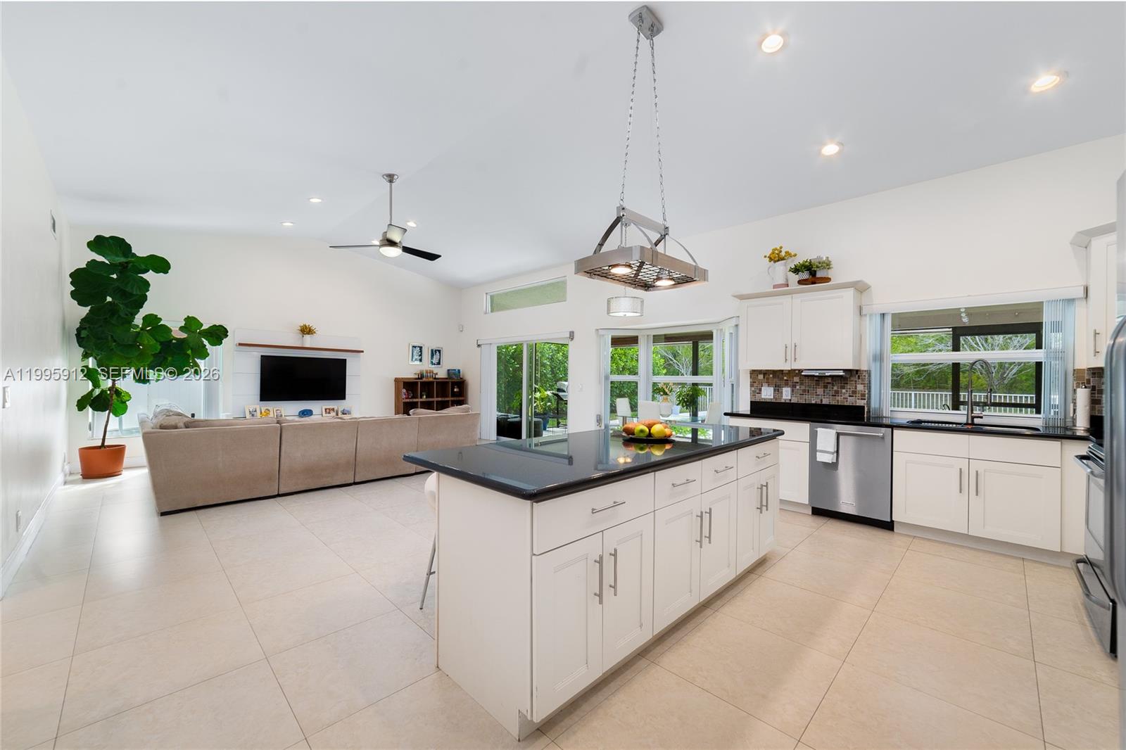 11690 Island Lakes Lane Boca Raton, FL 33498 - Photo 9 of 46