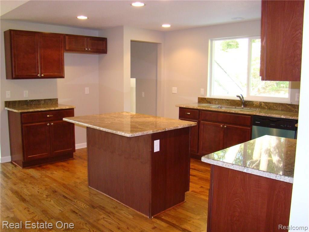 25 North Van Road Holly, MI 48442 - Photo 6 of 25 Kitchen Island...