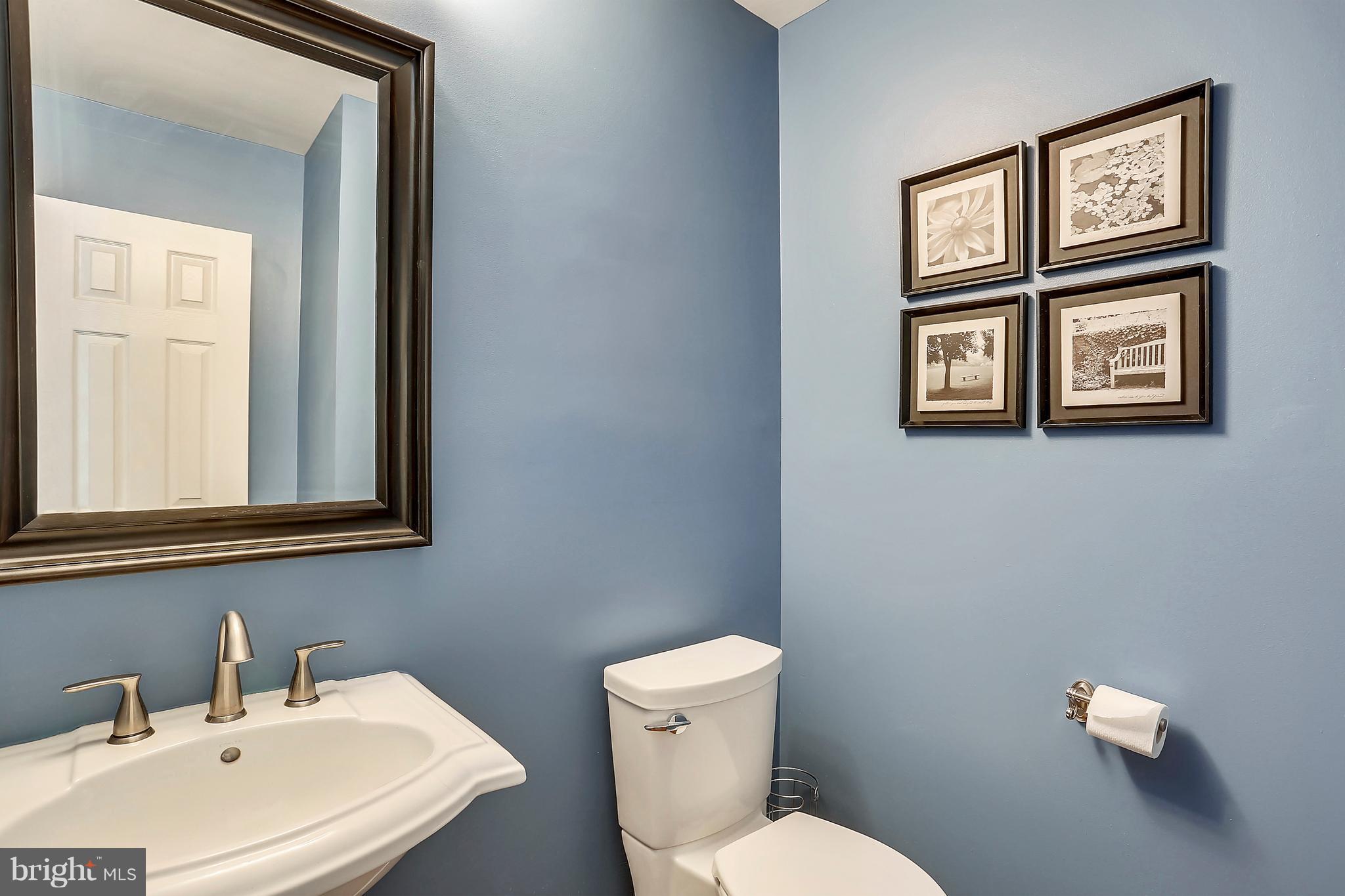 410 Little Quarry Road Gaithersburg, MD 20878 - Photo 10 of 30 Main Level Powder Room