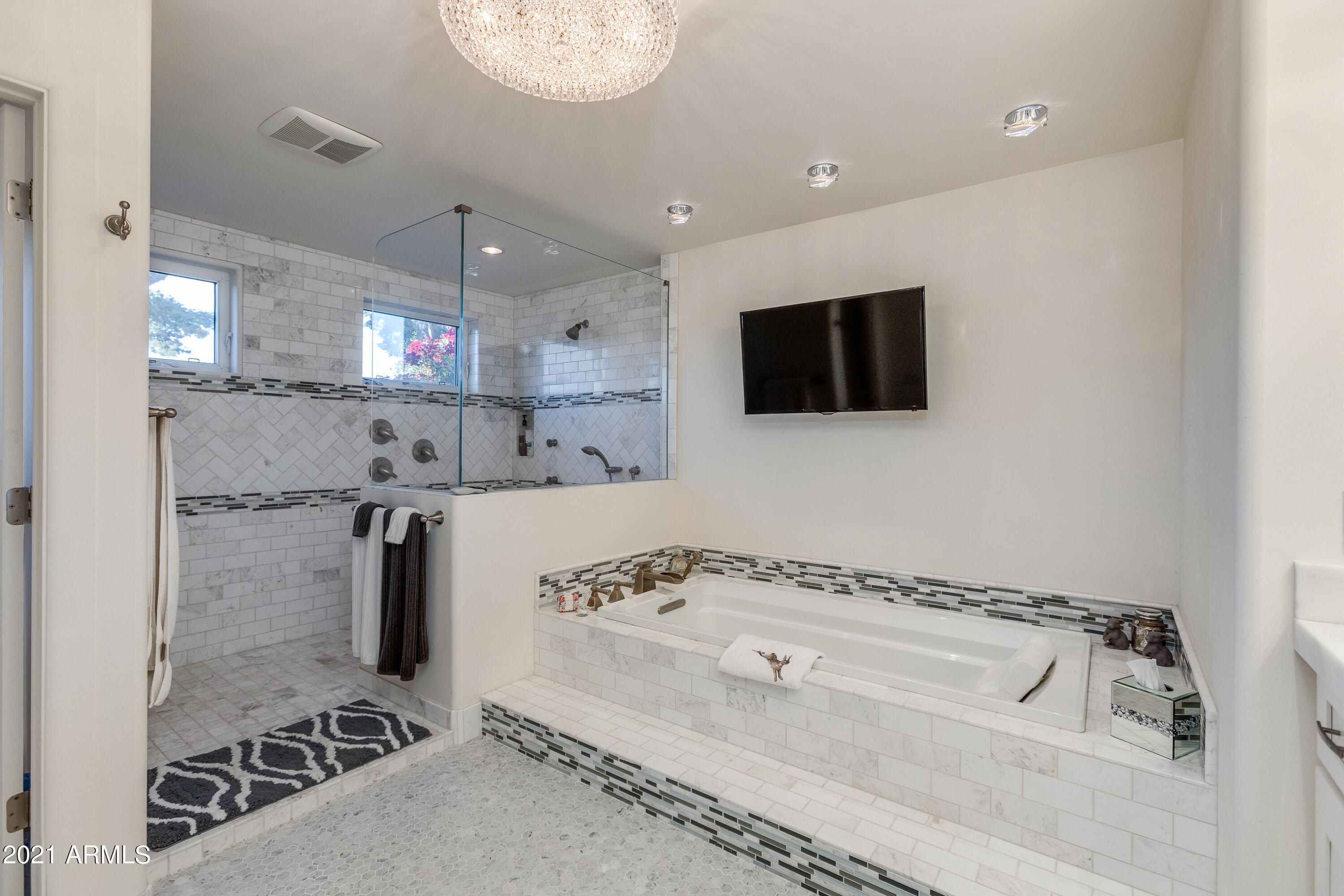 4430 East Camelback Road, Unit 41 Phoenix, AZ 85018 - Photo 11 of 24 Owners Bath 1