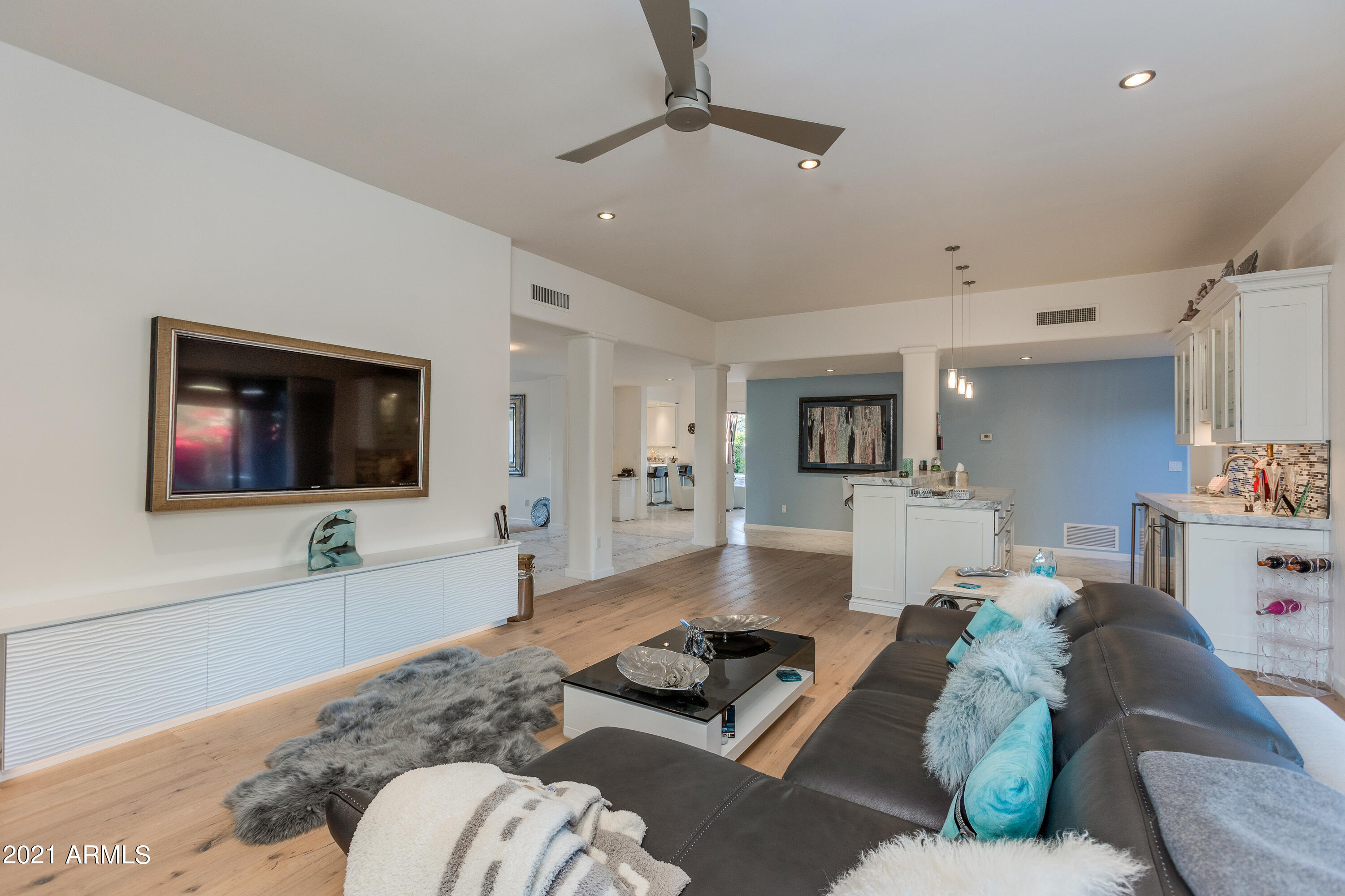 4430 East Camelback Road, Unit 41 Phoenix, AZ 85018 - Photo 5 of 24 Living Room