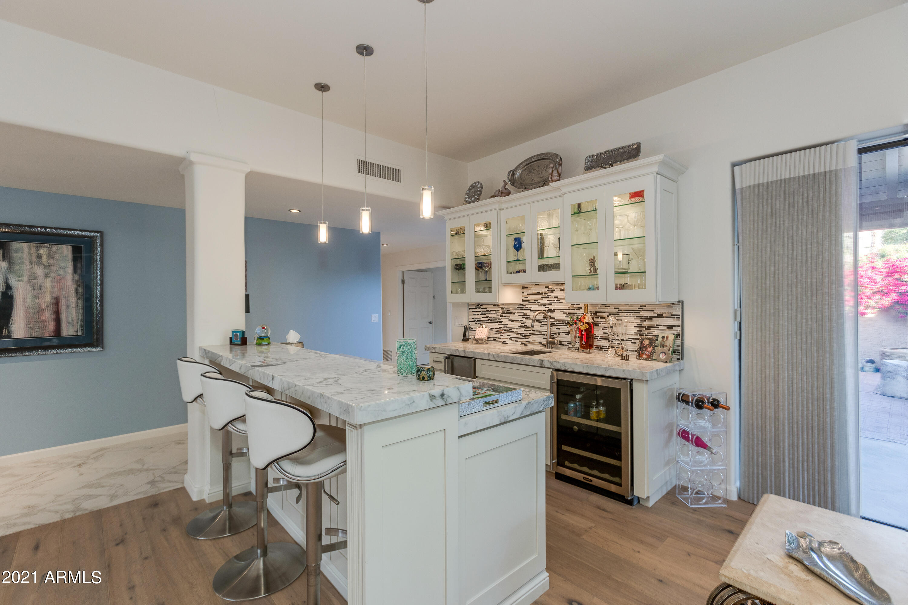 4430 East Camelback Road, Unit 41 Phoenix, AZ 85018 - Photo 6 of 24 Bar