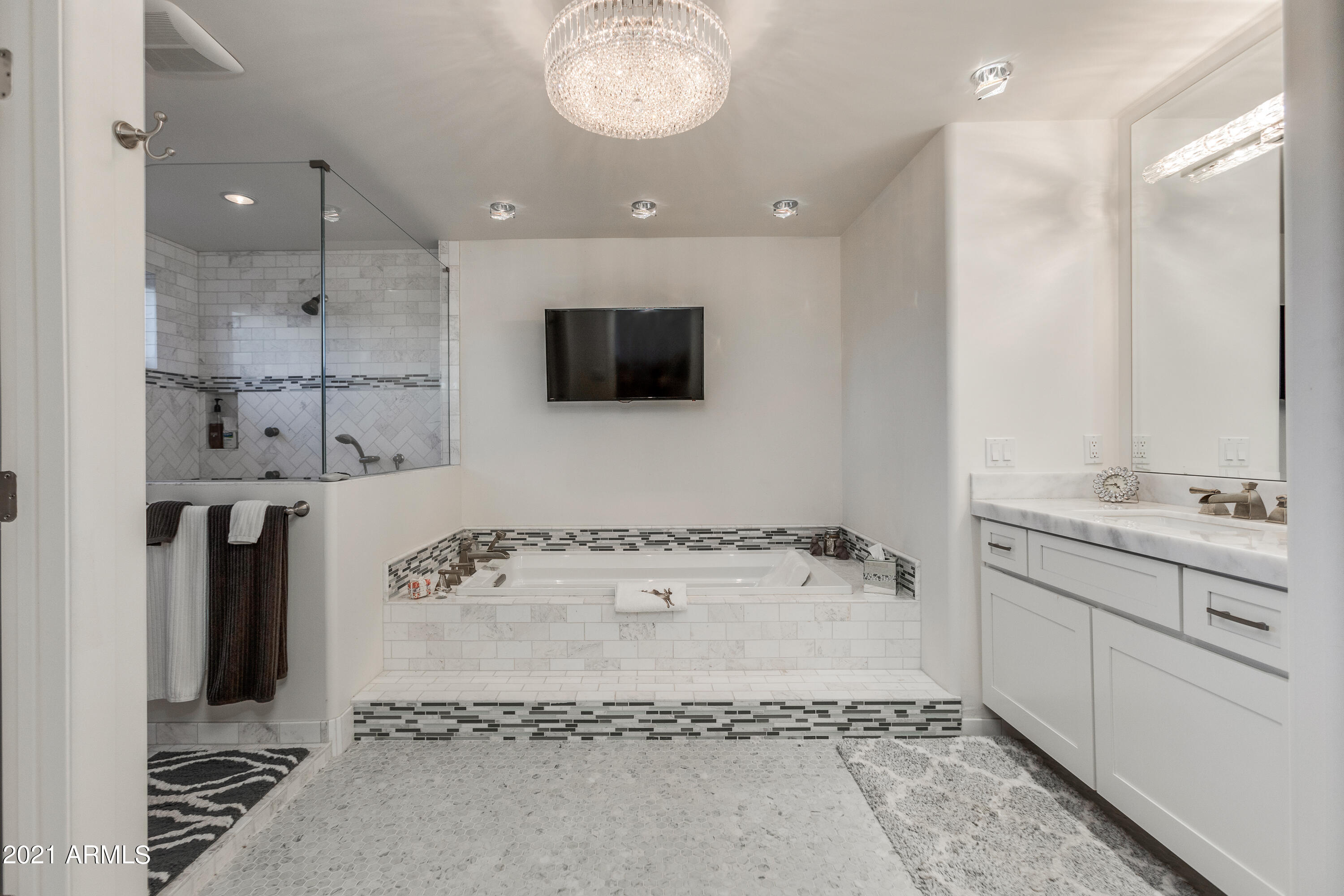 4430 East Camelback Road, Unit 41 Phoenix, AZ 85018 - Photo 10 of 24 Owners Bath 1