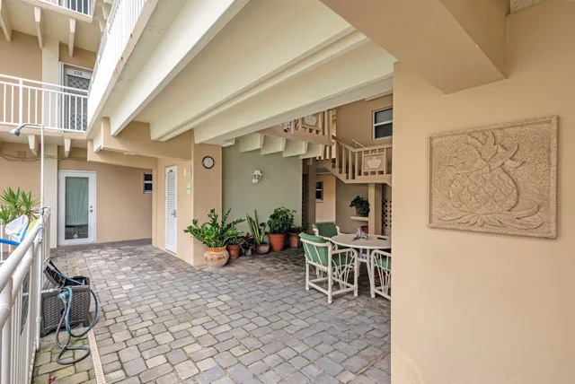 a view of a entryway with furniture