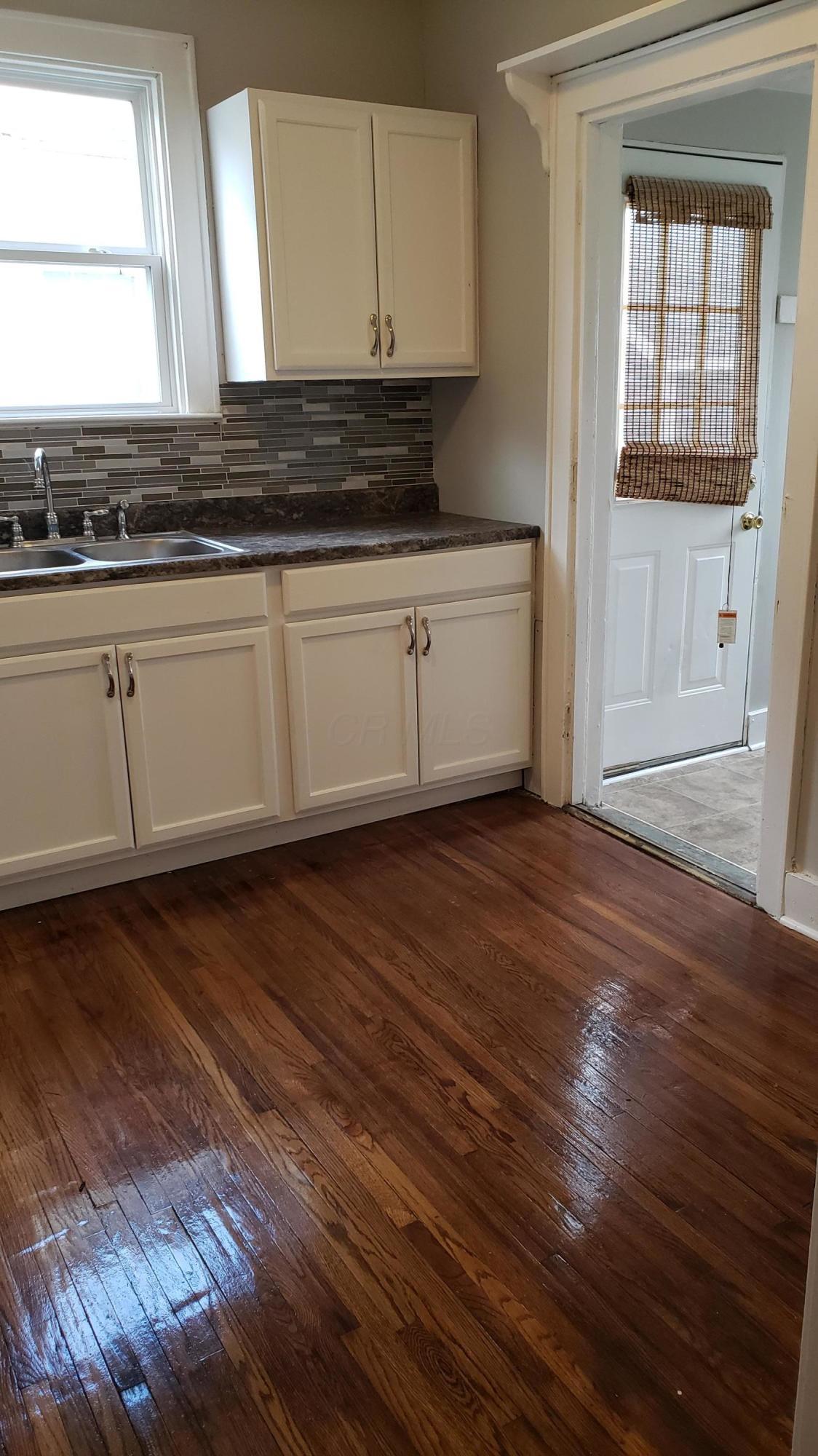 1536 East Weber Road Columbus, OH 43224 - Photo 3 of 18