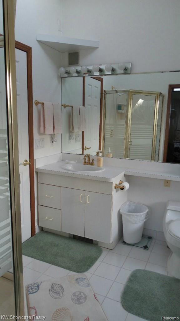 2245 Welch Road Walled Lake, MI 48390 - Photo 27 of 28 Master Bath