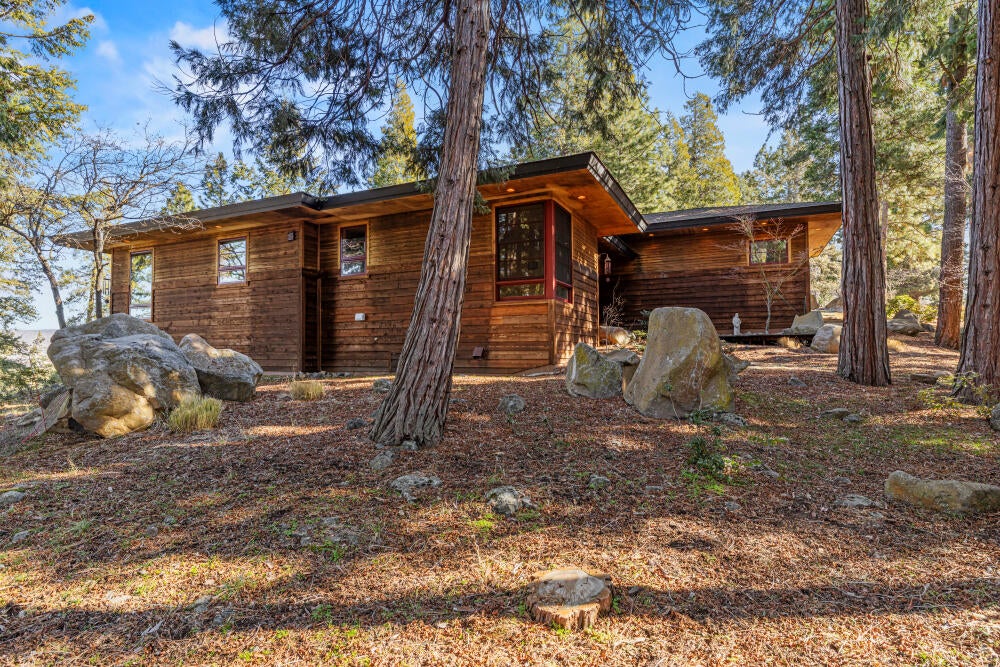 11421 Kestrel Road Klamath Falls, OR 97601 - Photo 21 of 55 Side of Home