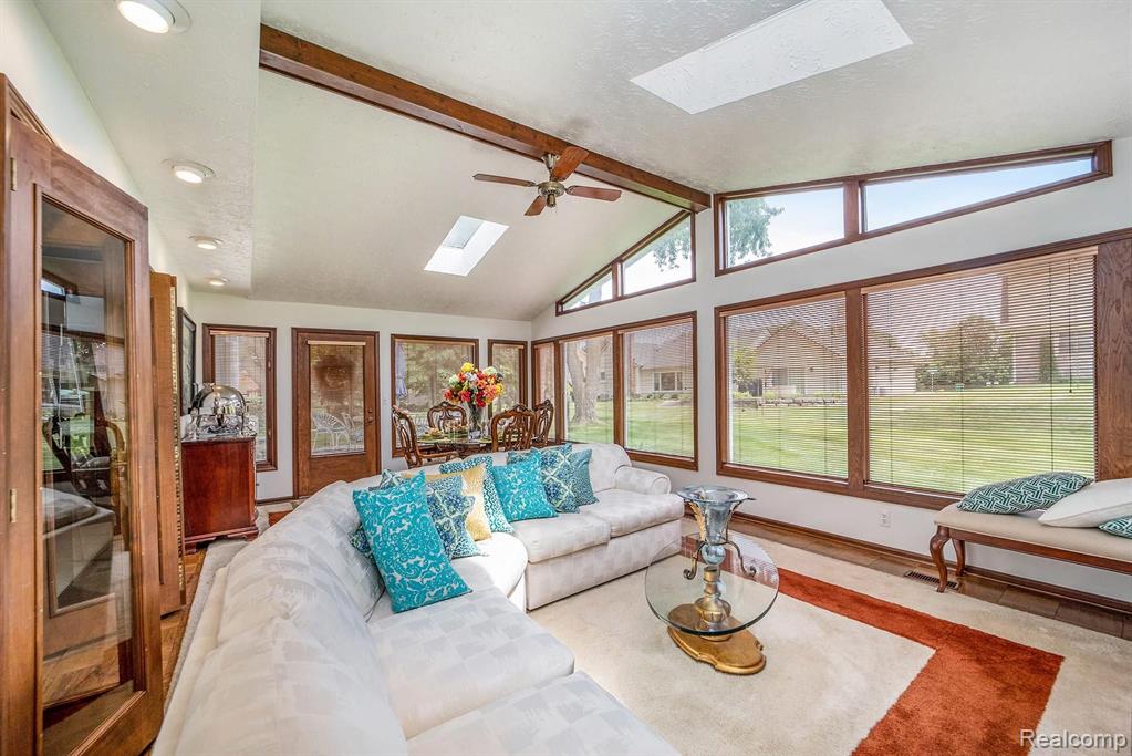 35955 Charter Crest Road Farmington Hills, MI 48335 - Photo 18 of 44