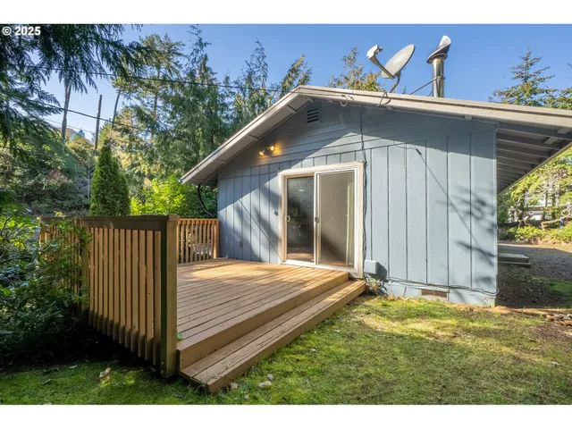 a house view with a outdoor space