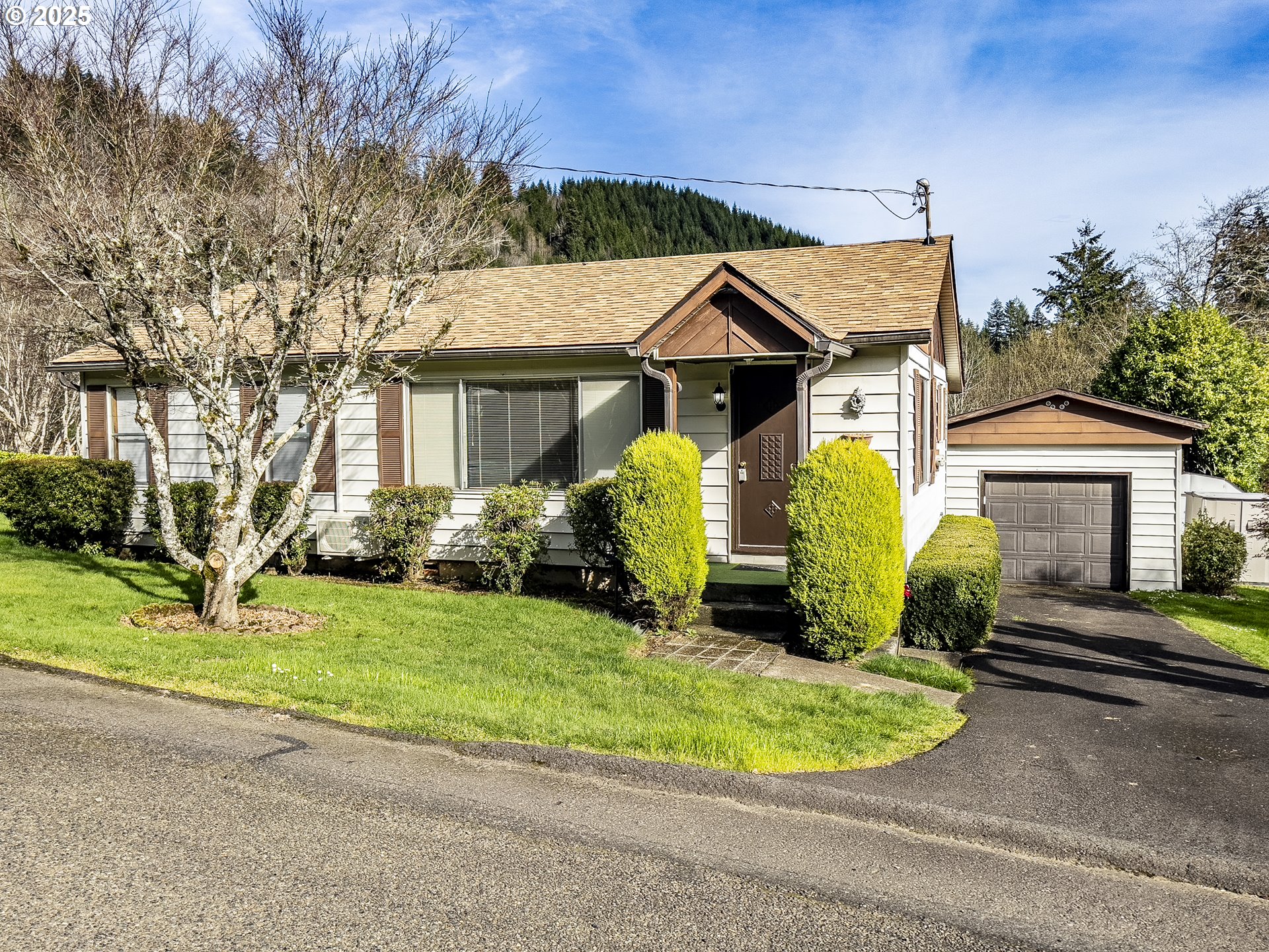 88199 Chestnut Street Mapleton, OR 97453 - Photo 1 of 40