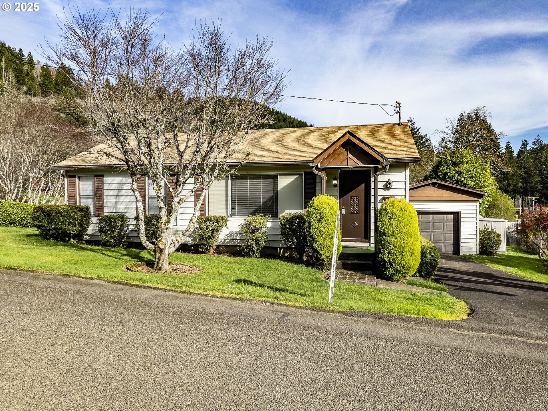 88199 Chestnut Street Mapleton, OR 97453 - Photo 2 of 40