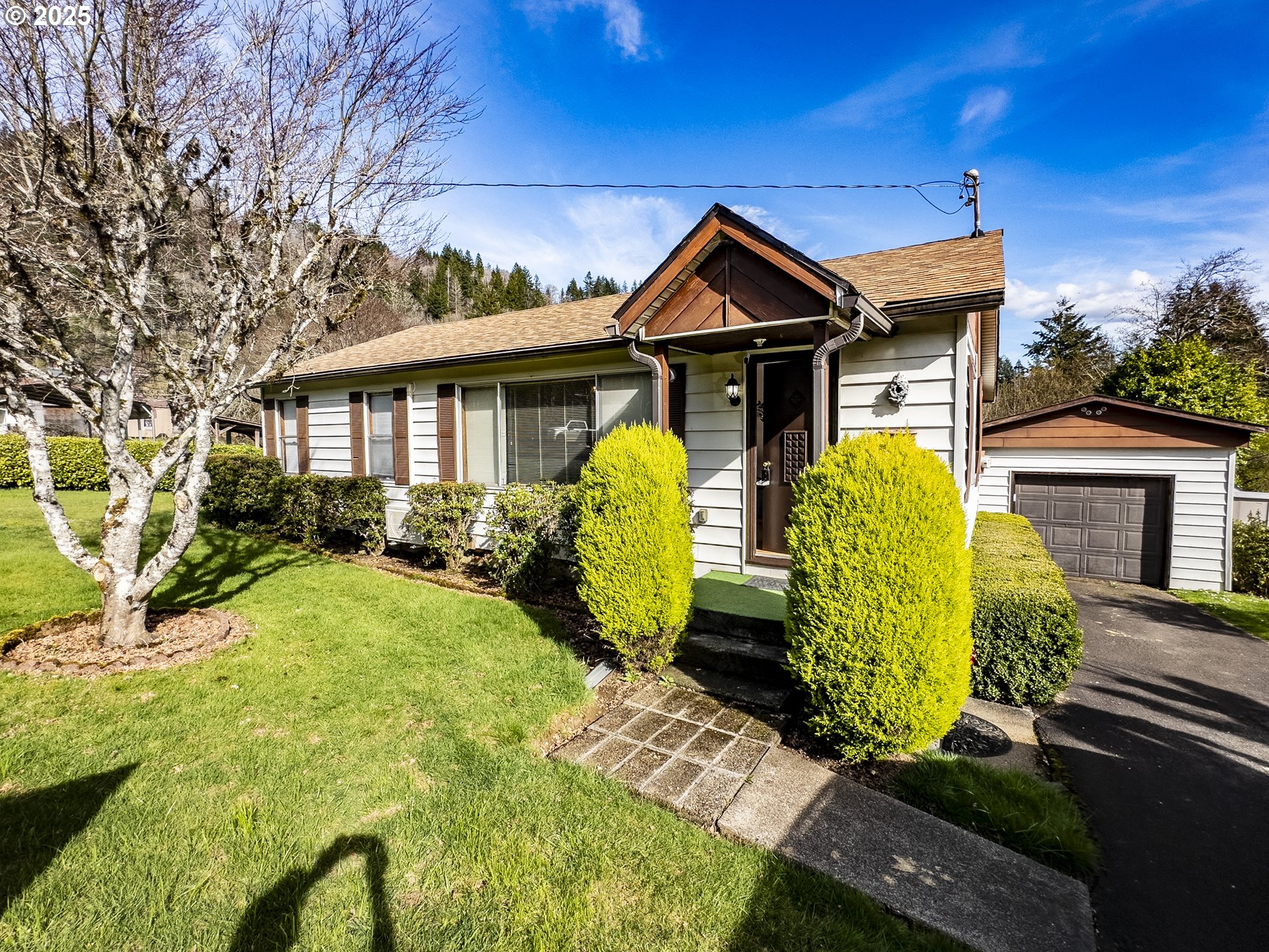 88199 Chestnut Street Mapleton, OR 97453 - Photo 35 of 40