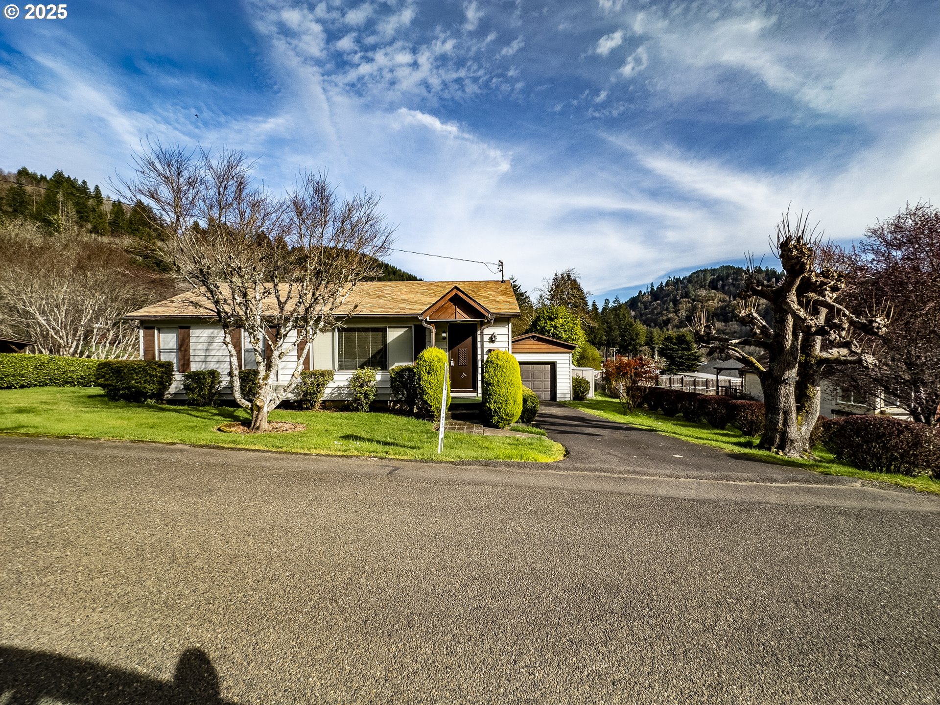 88199 Chestnut Street Mapleton, OR 97453 - Photo 36 of 40