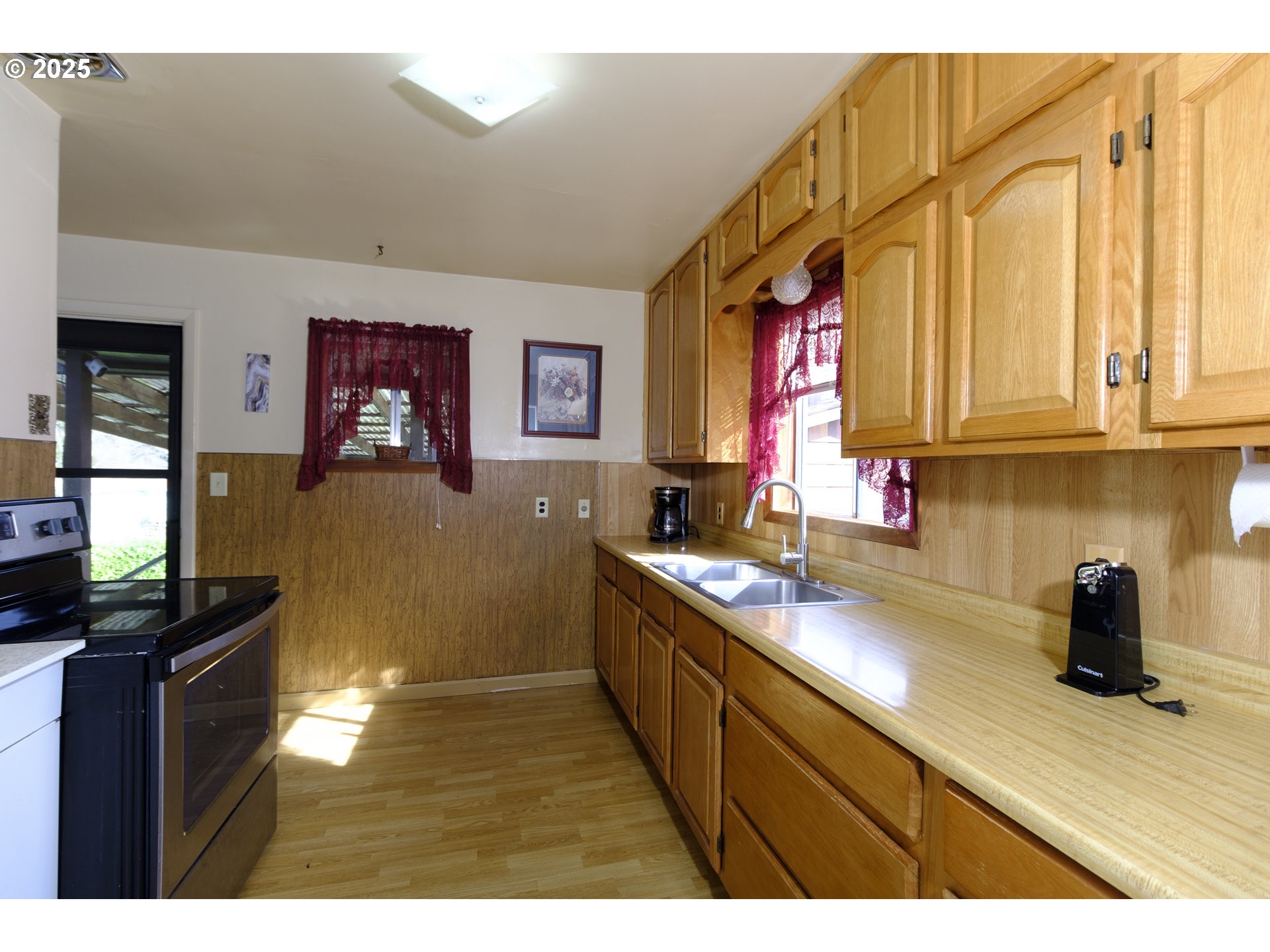 88199 Chestnut Street Mapleton, OR 97453 - Photo 9 of 40