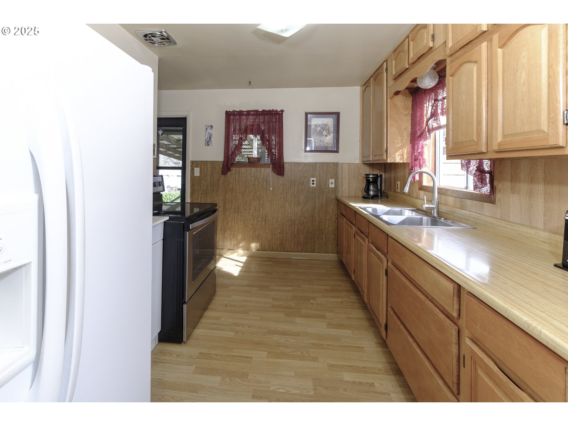 88199 Chestnut Street Mapleton, OR 97453 - Photo 10 of 40