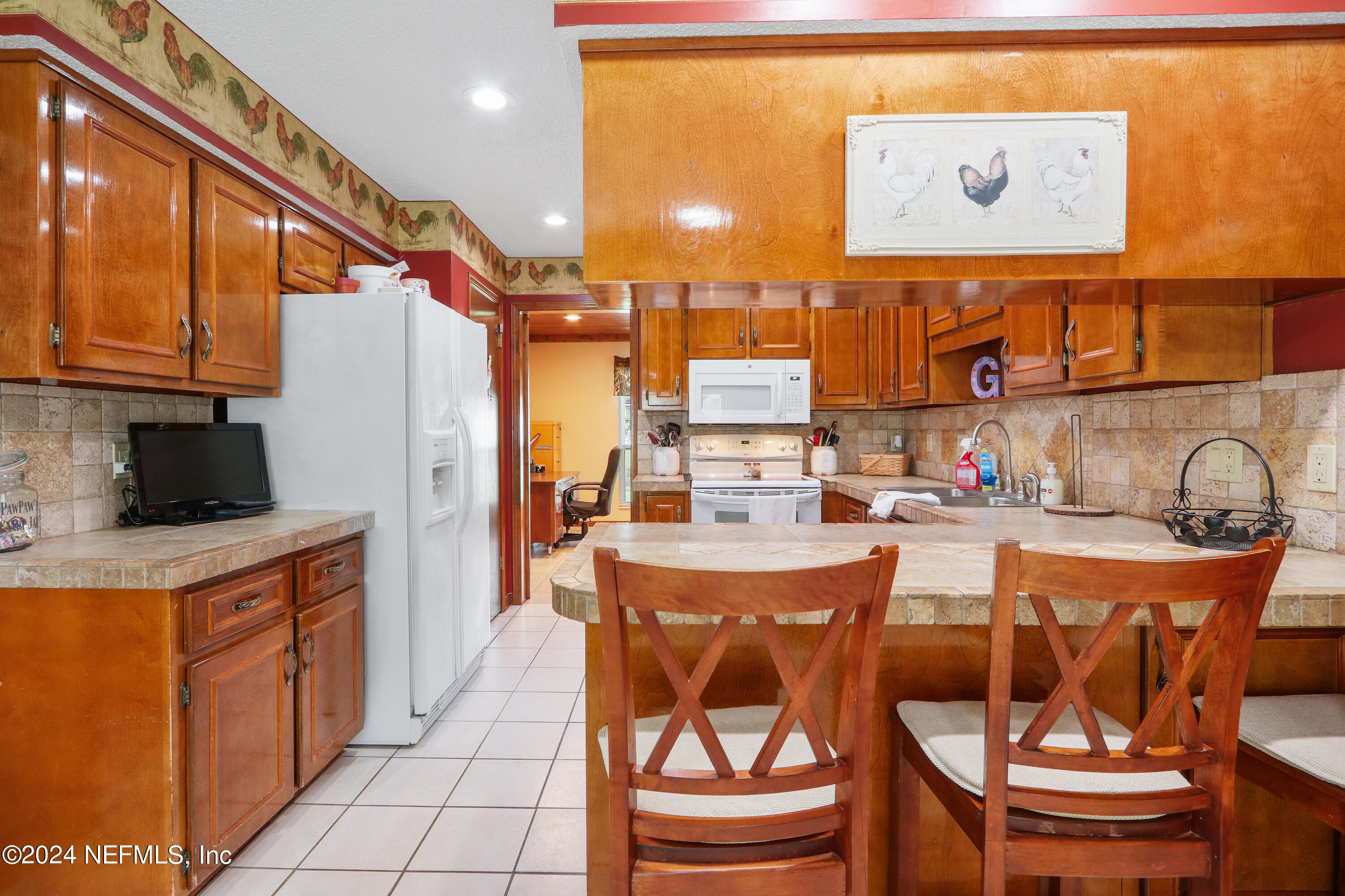 912 Ridgeway Court Orange Park, FL 32065 - Photo 25 of 41 Kitchen and Breakfast Bar