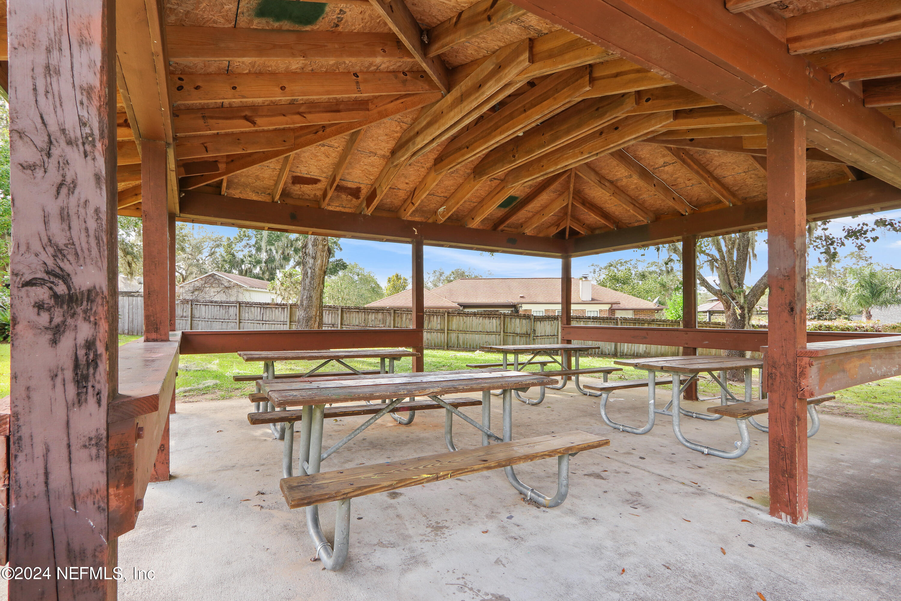 912 Ridgeway Court Orange Park, FL 32065 - Photo 39 of 41 Sitting Area at Park