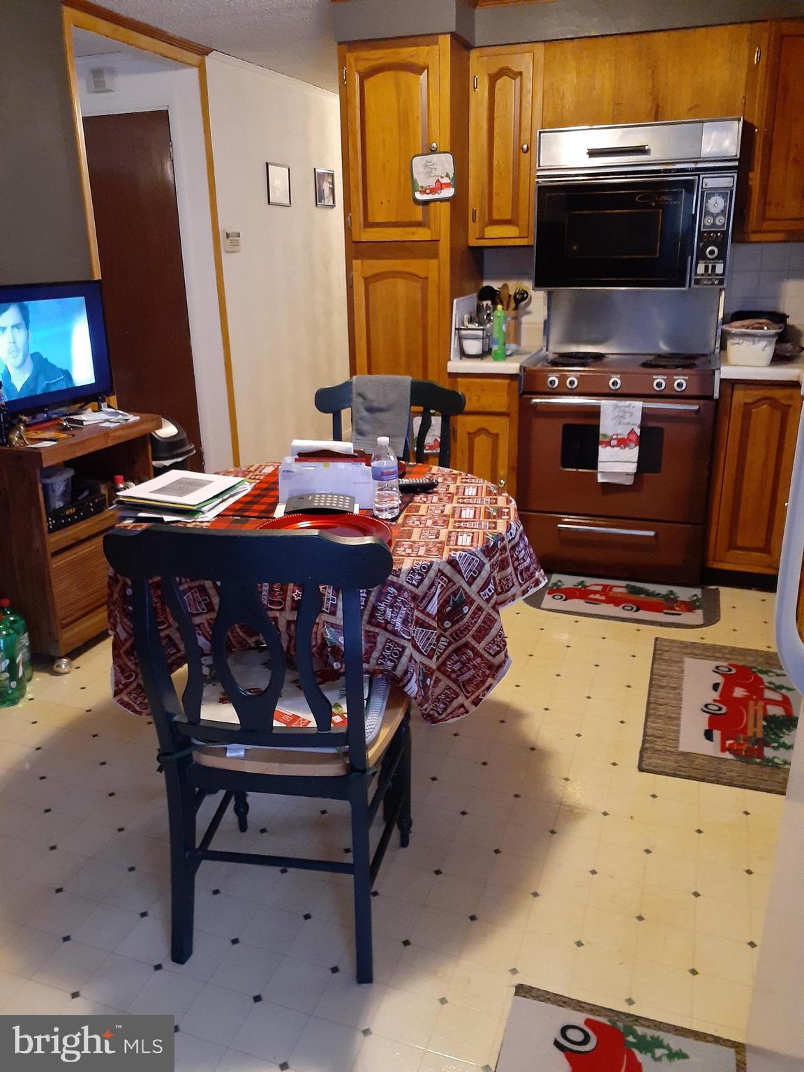 415 Delaware Avenue Baltimore, MD 21221 - Photo 6 of 13 eat in kitchen