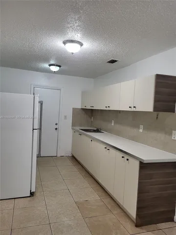 $2,200 | 1404 Northwest 60th Street, Unit 1404, Miami, FL 33142