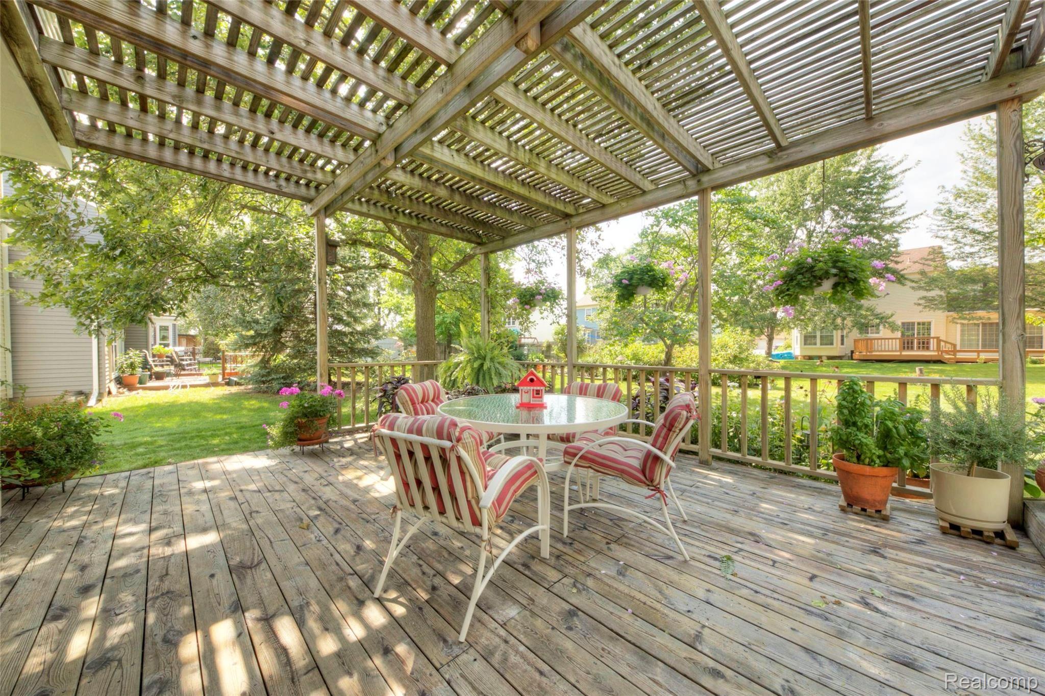 1035 Paddington Road Canton, MI 48187 - Photo 43 of 51 44. Deck