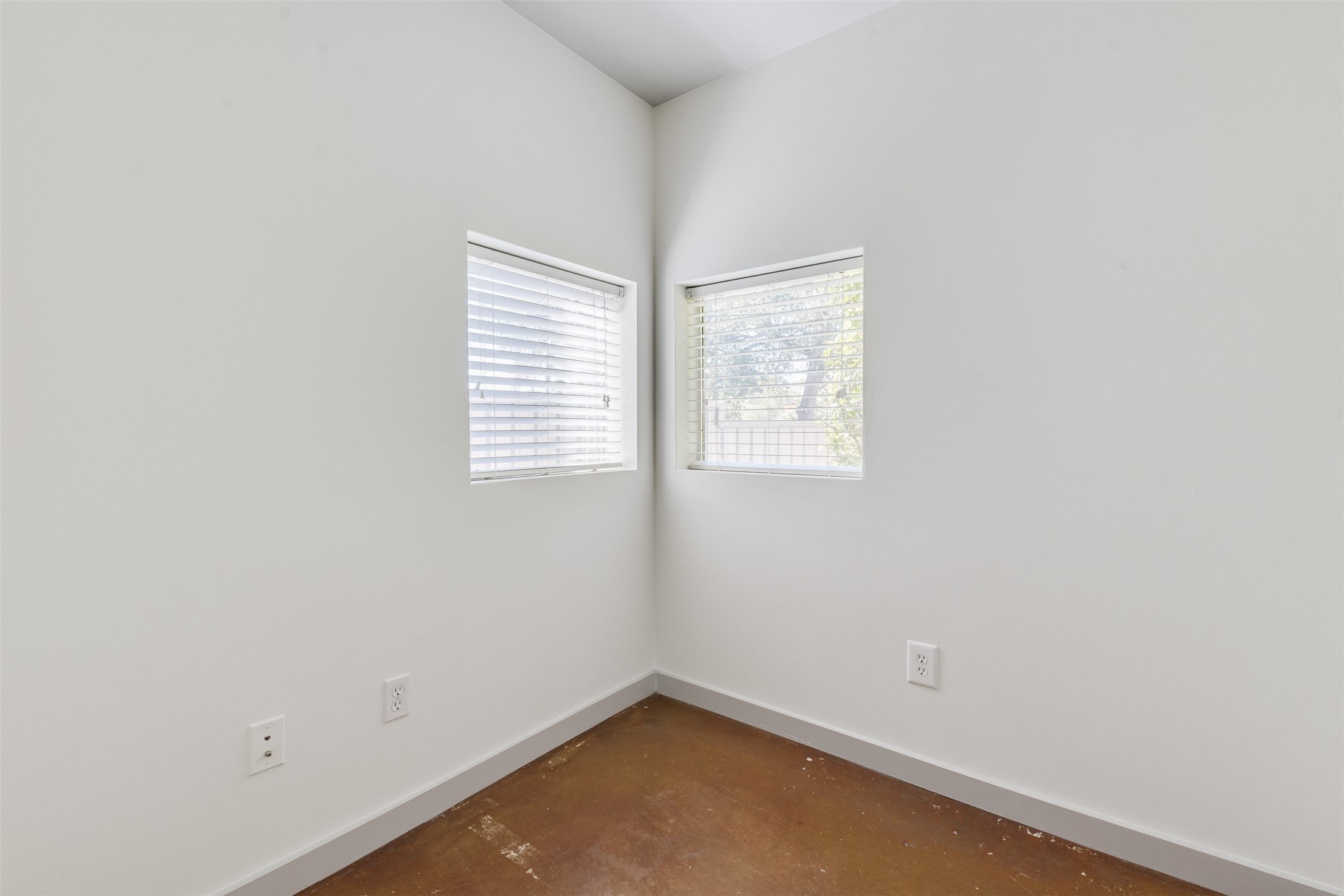 2605 Calumet Street, Unit 48 Houston, TX 77004 - Photo 12 of 34 an empty room with a window