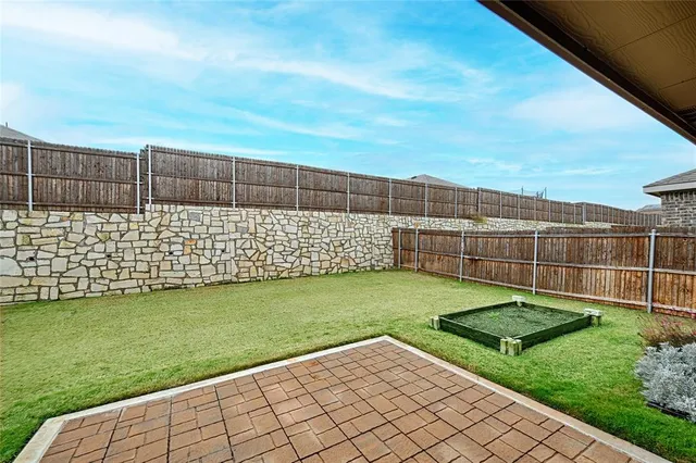 a view of a house with backyard and porch