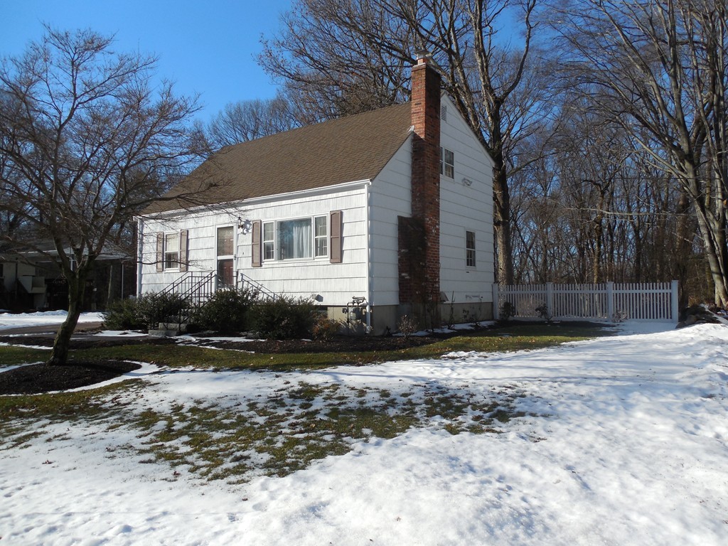 20 Valleyview Road Bellingham, MA 02019 - Photo 1 of 30 Gallery Image 1