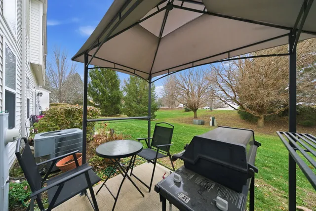 a view of house with garden