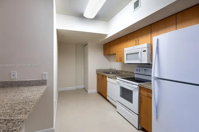 $2,200 | 2350 Southwest 27th Avenue, Unit 106, Miami, FL 33145