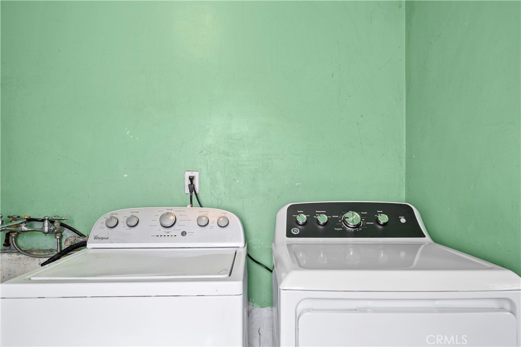 14930 Hubbard Street Sylmar, CA 91342 - Photo 15 of 22 a utility room with dryer and washer