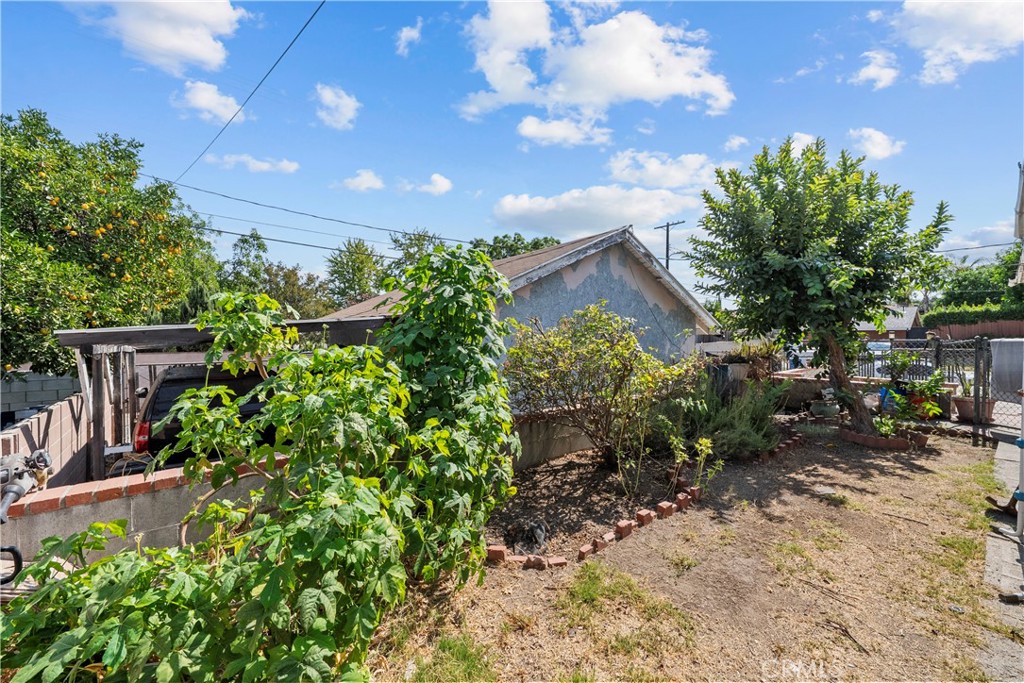 14930 Hubbard Street Sylmar, CA 91342 - Photo 21 of 22 a backyard of a house with lots of green space