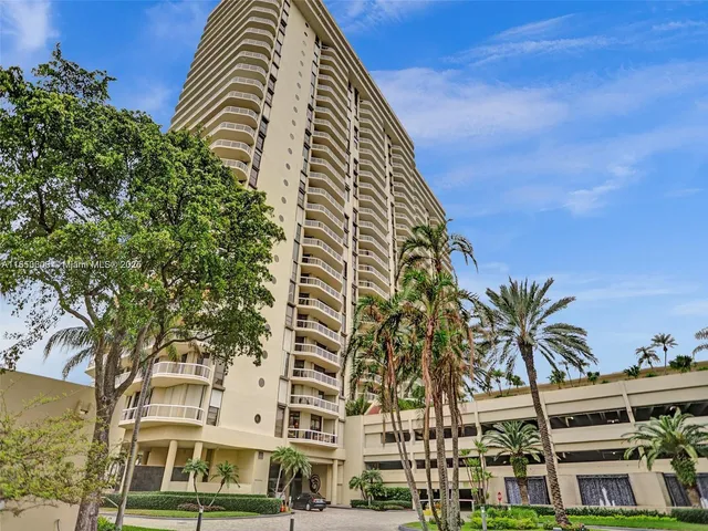 $3,200 | 20191 East Country Club Drive, Unit 2004, Aventura, FL 33180