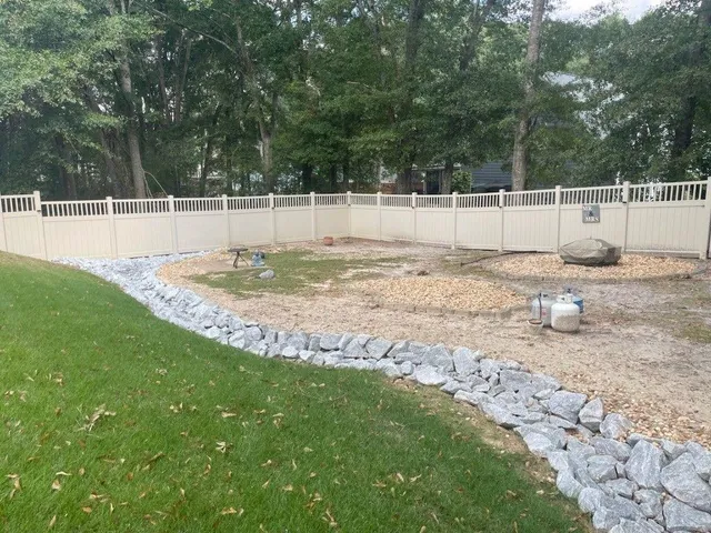 a view of a backyard