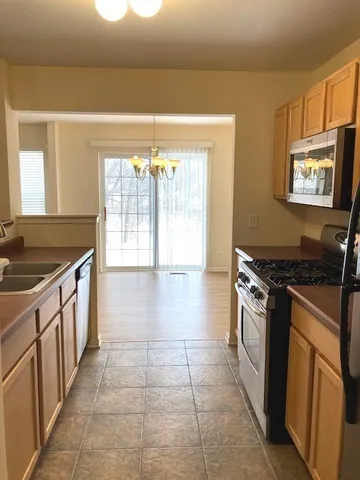 $2,500 | 2441 Stoughton Circle, Unit 2441, Aurora, IL 60502